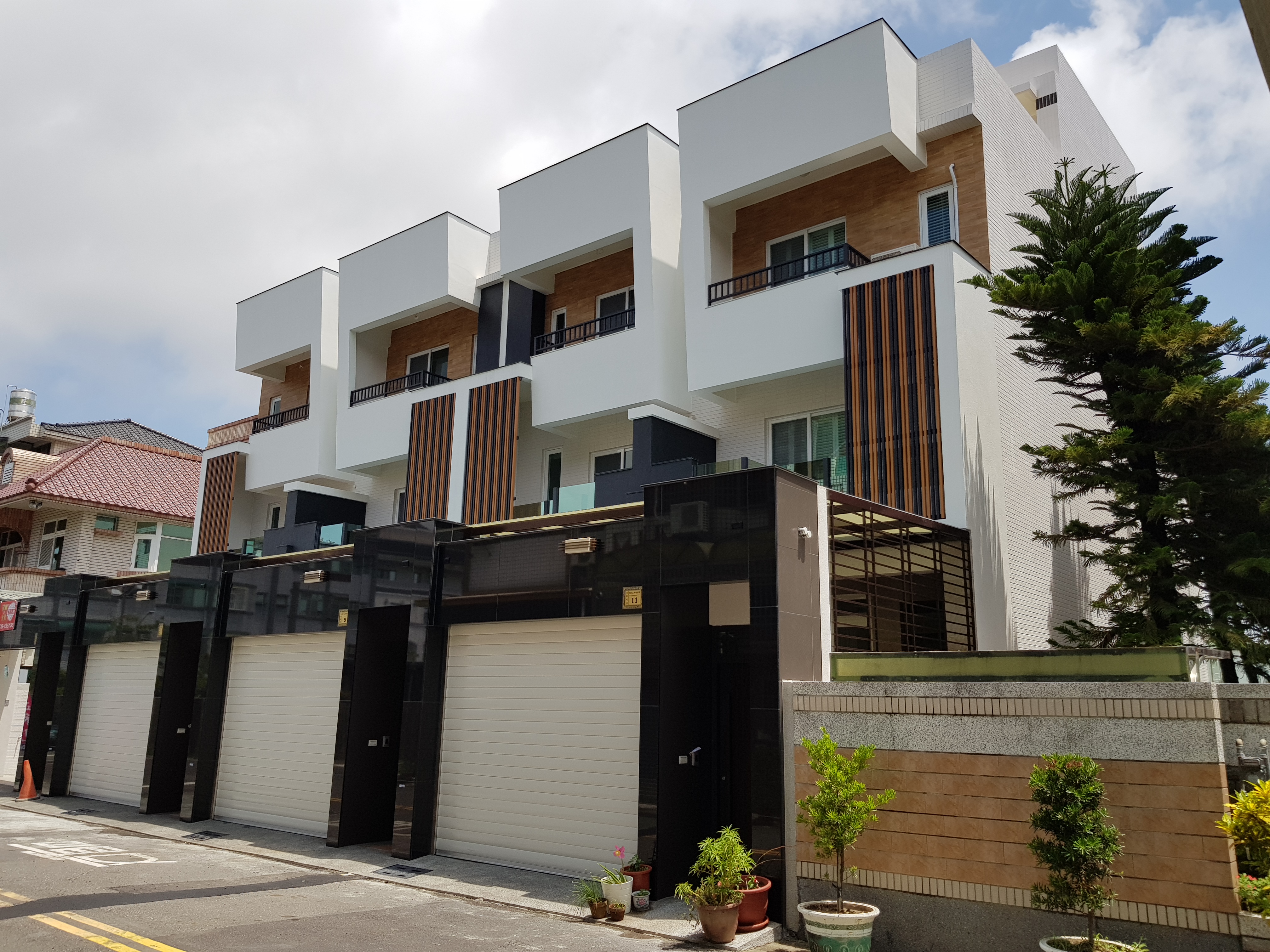 立新建設外觀